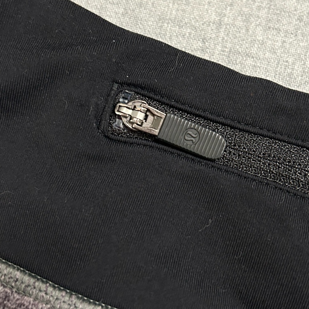 ❗️SOLD❗️lululemon 2.5” speed up lined shorts - Picture 3 of 6